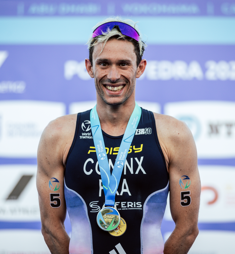 Photo de Dorian Coninx sur le podium lors de sa victoire sur la grande finale WTCS 2023.